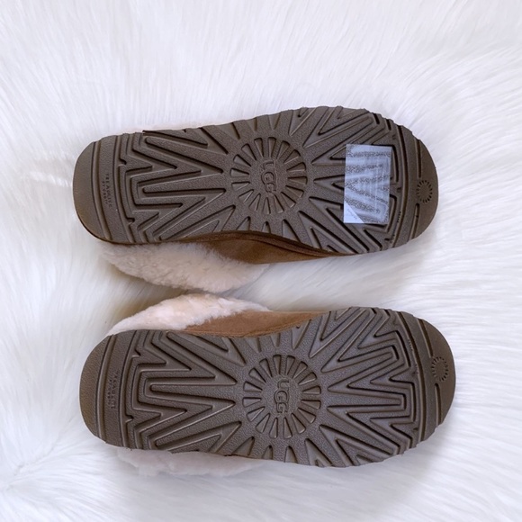 UGG Cluggette Slippers For Outdoor/Indoor Use - Picture 7 of 7